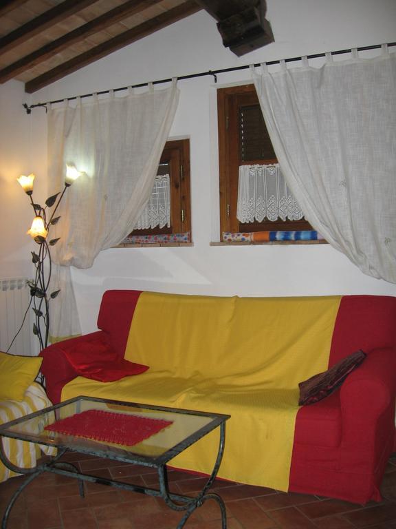La Capanna Di Sovestro Hotel San Gimignano Bagian luar foto